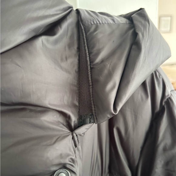 GAP Water-Resistant Black Puffer Coat - Picture 4 of 7